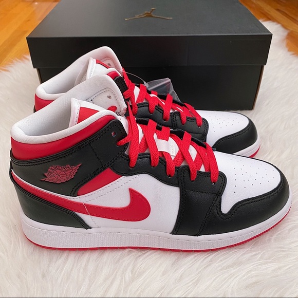 Air Jordan 1 Mid Women’s Sneakers - Picture 4 of 14